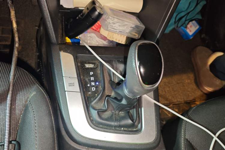 Used Hyundai Elantra (6th Generation / Lingdong) 2016 1.6L Automatic ZhiXuan – Elite Version Gear Lever