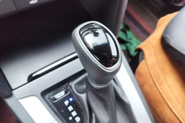 Used Hyundai Elantra (6th Generation / Lingdong) 2016 1.6L Automatic ZhiXuan – Elite Version Gear Lever