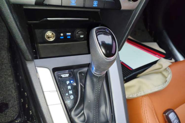 Used Hyundai Elantra (6th Generation / Lingdong) 2016 1.6L Automatic ZhiXuan – Elite Version Gear Lever