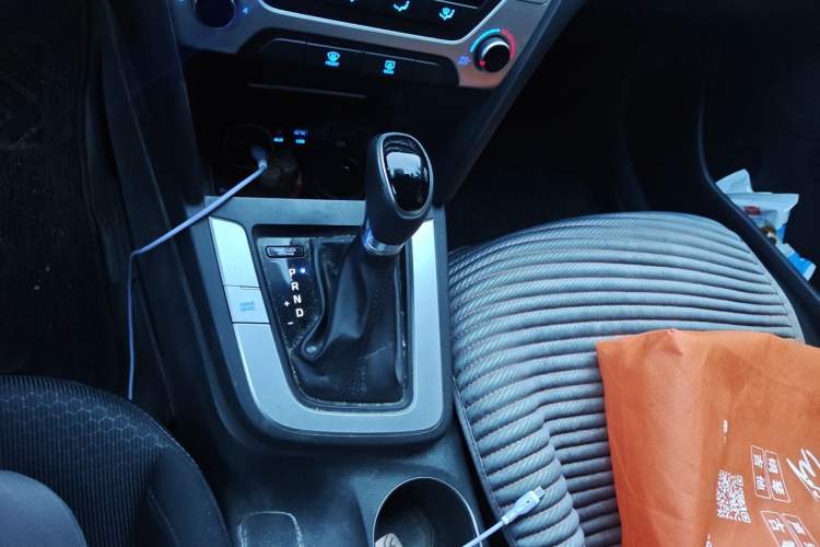 Used Hyundai Elantra (6th Generation / Lingdong) 2016 1.6L Automatic ZhiXuan – Elite Version Gear Lever