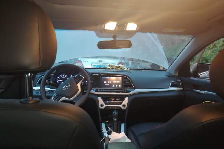 Used Hyundai Elantra (6th Generation / Lingdong) 2016 1.6L Automatic ZhiXuan – Elite Version Headliner