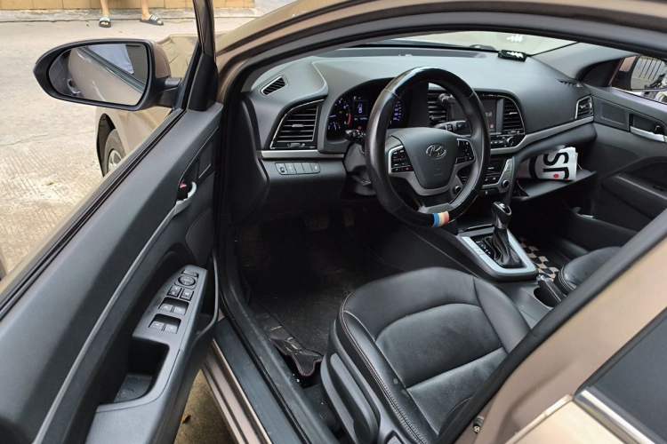 Used Hyundai Elantra (6th Generation / Lingdong) 2016 1.6L Automatic ZhiXuan – Elite Version Interior 3