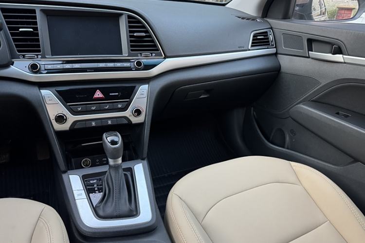 Used Hyundai Elantra (6th Generation / Lingdong) 2016 1.6L Automatic ZhiXuan – Elite Version Interior 4