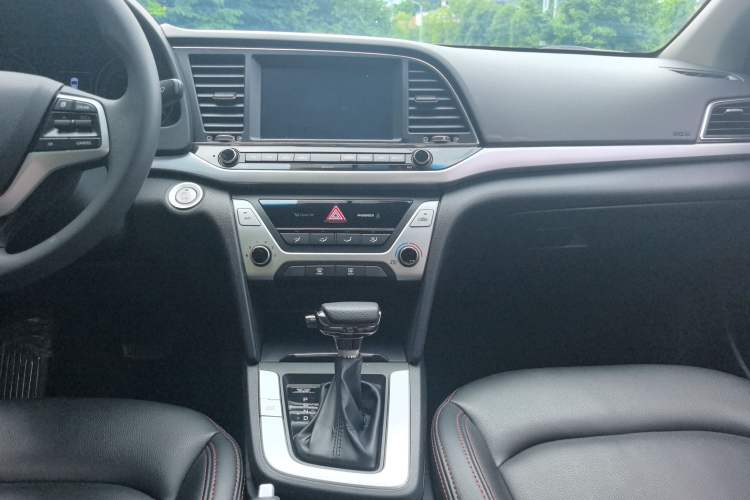 Used Hyundai Elantra (6th Generation / Lingdong) 2016 1.6L Automatic ZhiXuan – Elite Version Interior 6