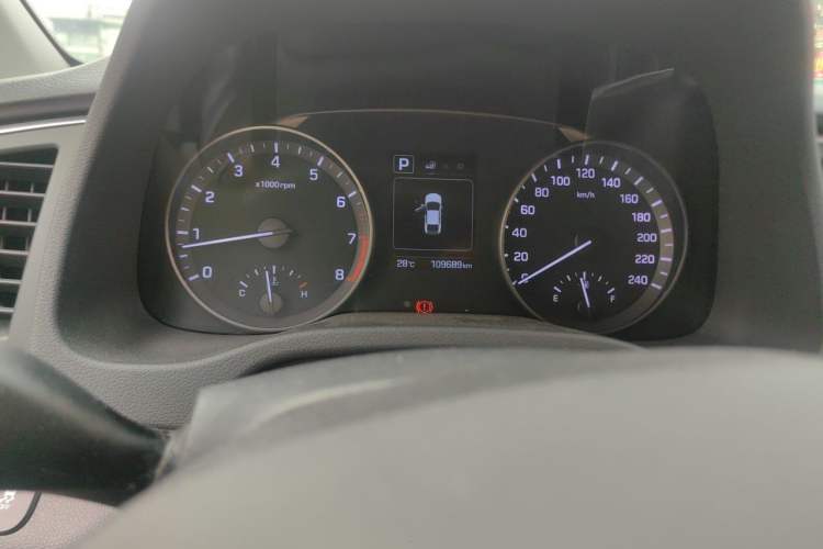 Used Hyundai Elantra (6th Generation / Lingdong) 2016 1.6L Automatic ZhiXuan – Elite Version Odometer Close Up