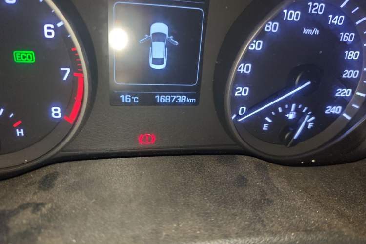 Used Hyundai Elantra (6th Generation / Lingdong) 2016 1.6L Automatic ZhiXuan – Elite Version Odometer Close Up
