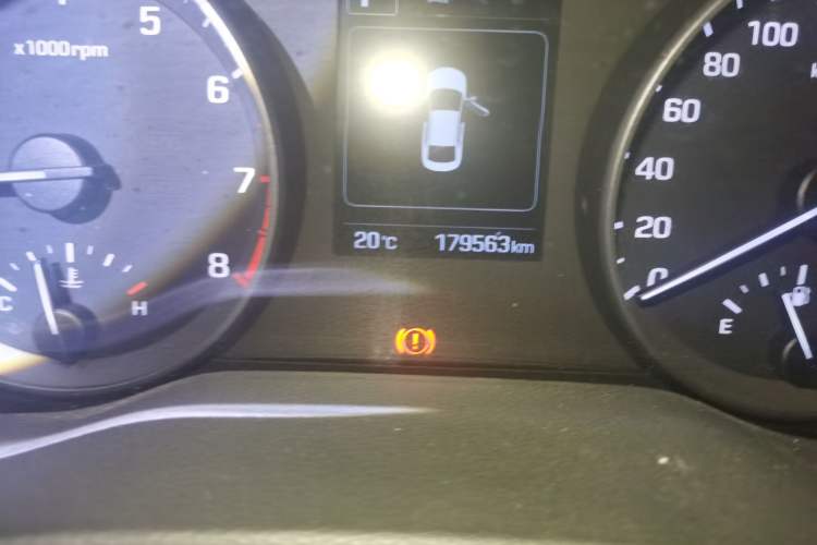 Used Hyundai Elantra (6th Generation / Lingdong) 2016 1.6L Automatic ZhiXuan – Elite Version Odometer Close Up
