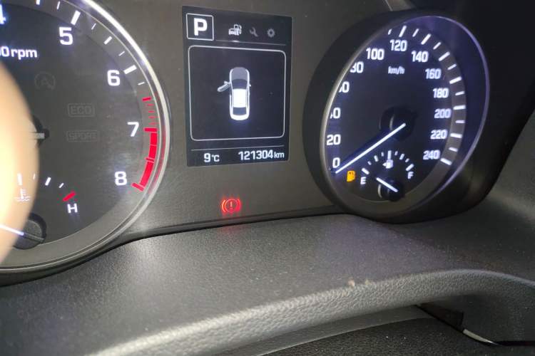 Used Hyundai Elantra (6th Generation / Lingdong) 2016 1.6L Automatic ZhiXuan – Elite Version Odometer Close Up