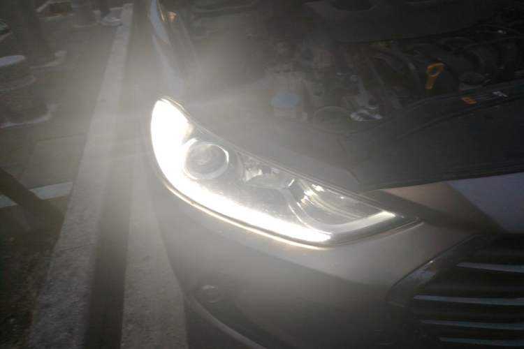 Used Hyundai Elantra (6th Generation / Lingdong) 2016 1.6L Automatic ZhiXuan – Elite Version Right Front Headlight