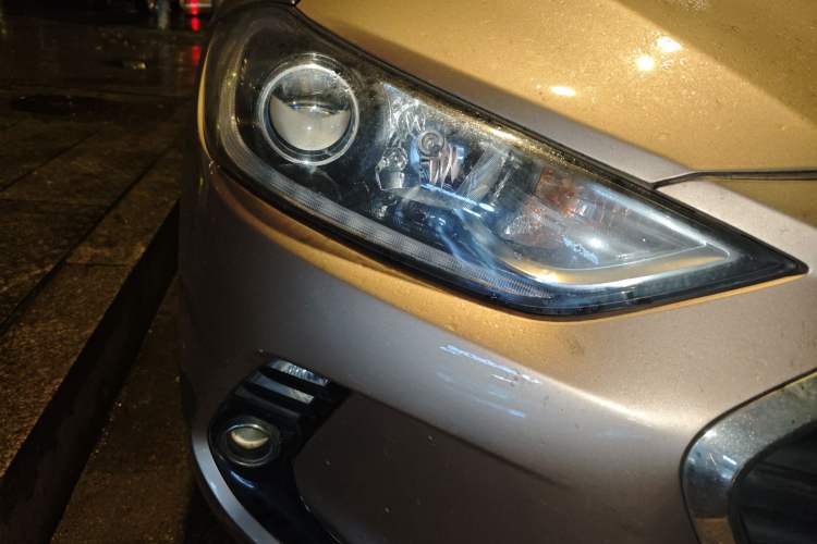 Used Hyundai Elantra (6th Generation / Lingdong) 2016 1.6L Automatic ZhiXuan – Elite Version Right Front Headlight