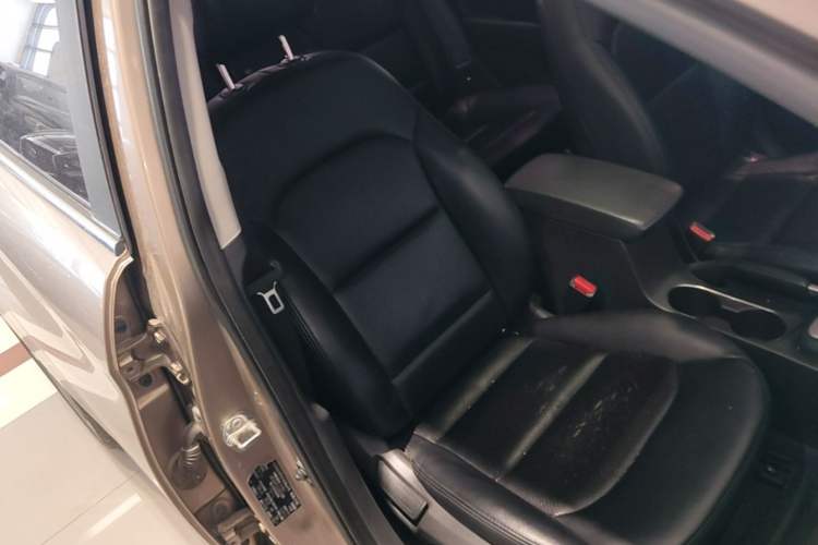 Used Hyundai Elantra (6th Generation / Lingdong) 2016 1.6L Automatic ZhiXuan – Elite Version Right Front Seat