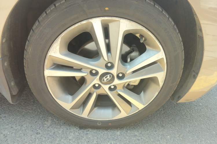 Used Hyundai Elantra (6th Generation / Lingdong) 2016 1.6L Automatic ZhiXuan – Elite Version Right Front Wheel Hub