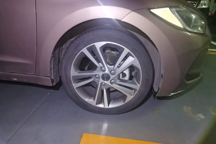 Used Hyundai Elantra (6th Generation / Lingdong) 2016 1.6L Automatic ZhiXuan – Elite Version Right Front Wheel Hub