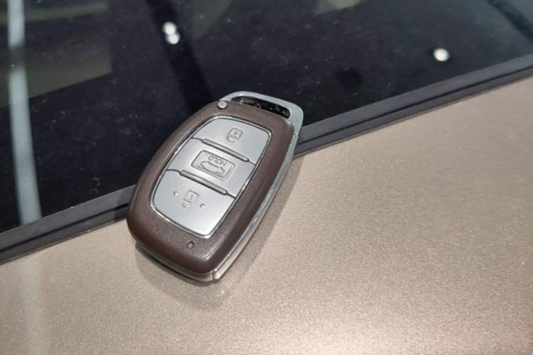 Used Hyundai Elantra (6th Generation / Lingdong) 2016 1.6L Automatic ZhiXuan – Elite Version Vehicle Key