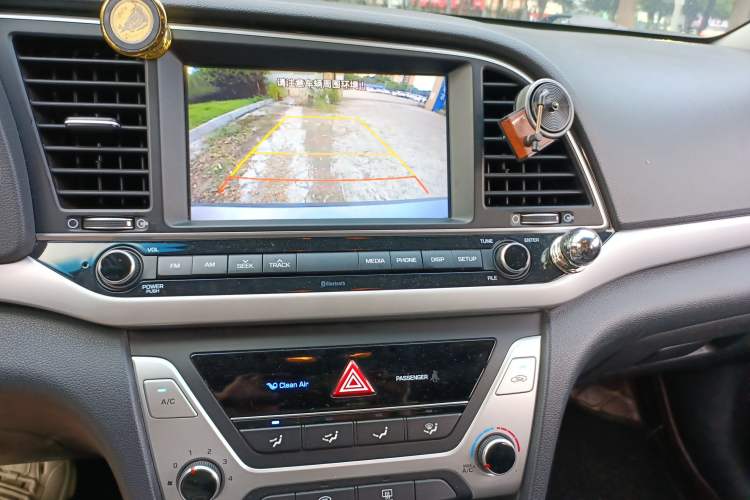 Used Hyundai Elantra (6th Generation / Lingdong) 2016 1.6L Automatic ZhiXuan – Elite Version Audio And AC Panel
