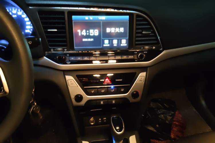 Used Hyundai Elantra (6th Generation / Lingdong) 2016 1.6L Automatic ZhiXuan – Elite Version Audio And AC Panel