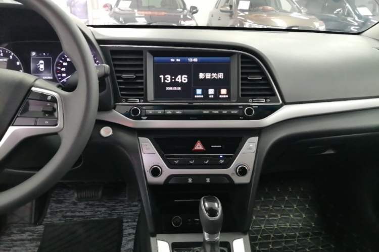 Used Hyundai Elantra (6th Generation / Lingdong) 2016 1.6L Automatic ZhiXuan – Elite Version Audio And AC Panel