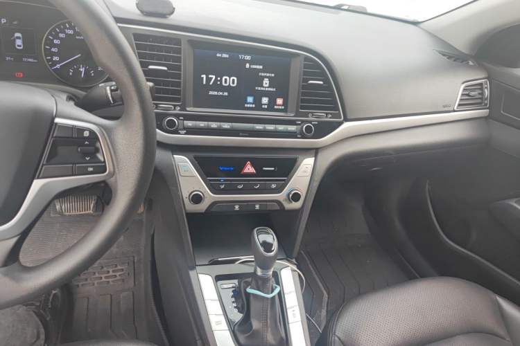 Used Hyundai Elantra (6th Generation / Lingdong) 2016 1.6L Automatic ZhiXuan – Elite Version Audio And AC Panel