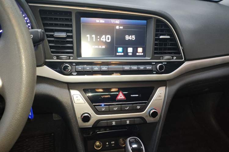 Used Hyundai Elantra (6th Generation / Lingdong) 2016 1.6L Automatic ZhiXuan – Elite Version Audio And AC Panel