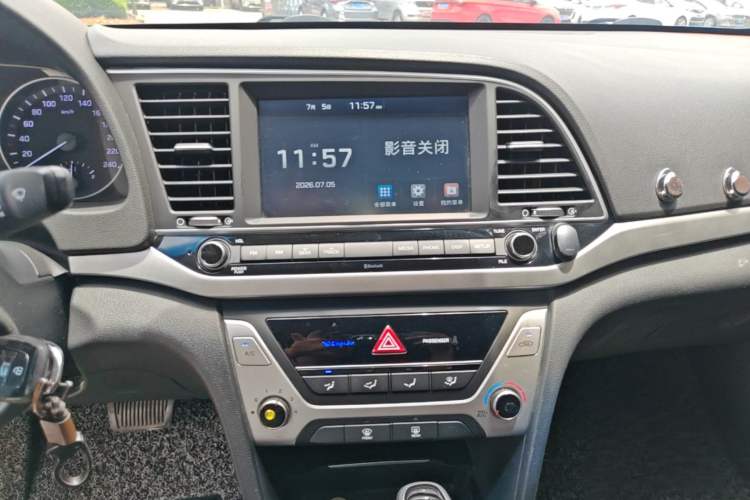 Used Hyundai Elantra (6th Generation / Lingdong) 2016 1.6L Automatic ZhiXuan – Elite Version Audio And AC Panel
