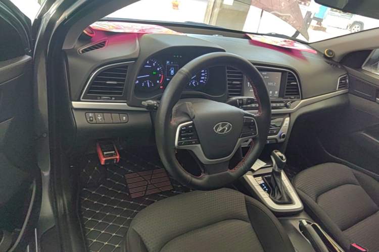 Used Hyundai Elantra (6th Generation / Lingdong) 2016 1.6L Automatic ZhiXuan – Elite Version Center Console