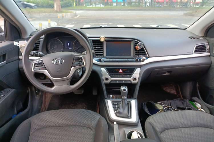 Used Hyundai Elantra (6th Generation / Lingdong) 2016 1.6L Automatic ZhiXuan – Elite Version Center Console