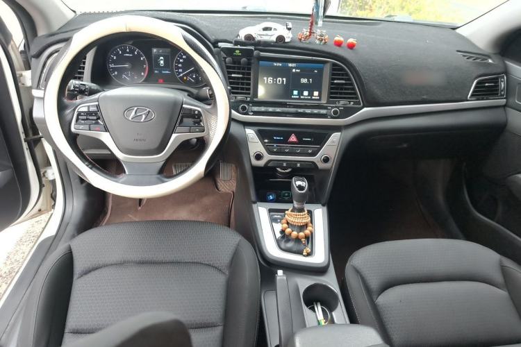 Used Hyundai Elantra (6th Generation / Lingdong) 2016 1.6L Automatic ZhiXuan – Elite Version Center Console