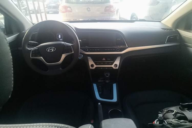 Used Hyundai Elantra (6th Generation / Lingdong) 2016 1.6L Automatic ZhiXuan – Elite Version Center Console