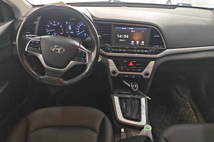 Used Hyundai Elantra (6th Generation / Lingdong) 2016 1.6L Automatic ZhiXuan · Luxury Version Center Console