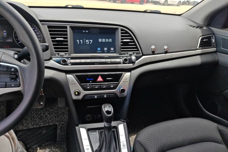 Used Hyundai Elantra (6th Generation / Lingdong) 2016 1.6L Automatic ZhiXuan – Elite Version Center Console