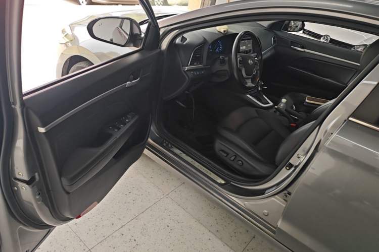 Used Hyundai Elantra (6th Generation / Lingdong) 2016 1.6L Automatic ZhiXuan · Luxury Version Driver Seat