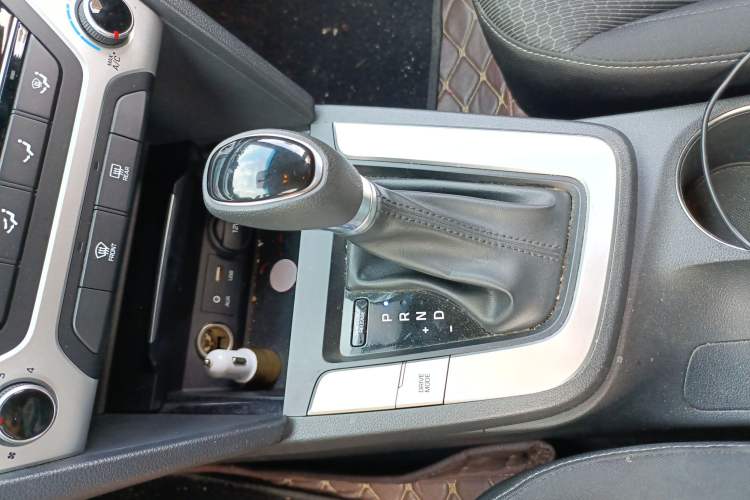 Used Hyundai Elantra (6th Generation / Lingdong) 2016 1.6L Automatic ZhiXuan – Elite Version Gear Lever