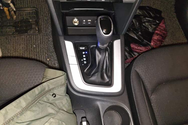 Used Hyundai Elantra (6th Generation / Lingdong) 2016 1.6L Automatic ZhiXuan – Elite Version Gear Lever