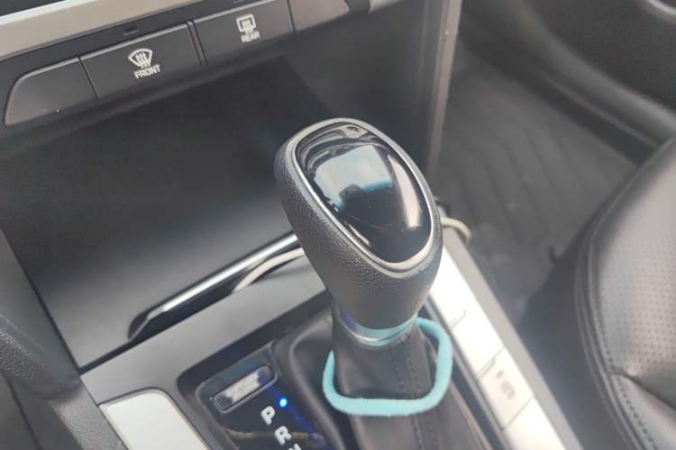 Used Hyundai Elantra (6th Generation / Lingdong) 2016 1.6L Automatic ZhiXuan – Elite Version Gear Lever