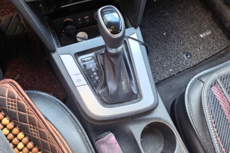Used Hyundai Elantra (6th Generation / Lingdong) 2016 1.6L Automatic ZhiXuan – Elite Version Gear Lever