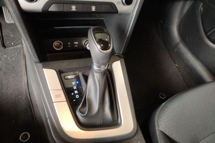 Used Hyundai Elantra (6th Generation / Lingdong) 2016 1.6L Automatic ZhiXuan – Elite Version Gear Lever