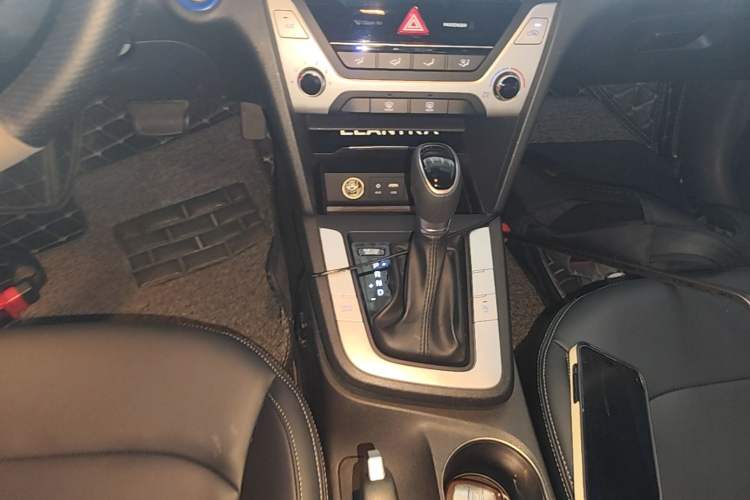 Used Hyundai Elantra (6th Generation / Lingdong) 2016 1.6L Automatic ZhiXuan – Elite Version Gear Lever