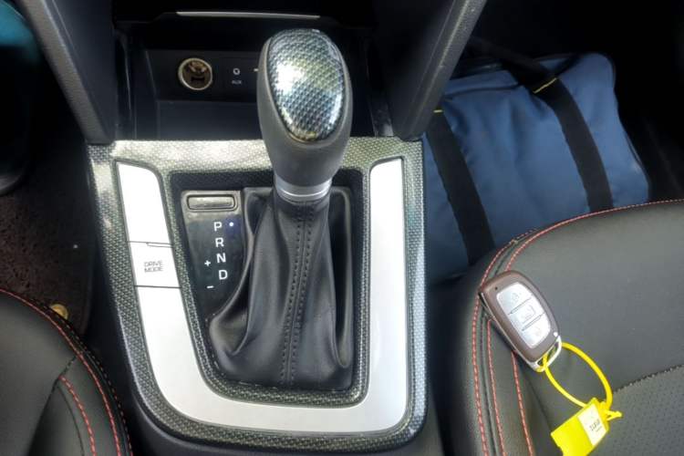 Used Hyundai Elantra (6th Generation / Lingdong) 2016 1.6L Automatic ZhiXuan – Elite Version Gear Lever
