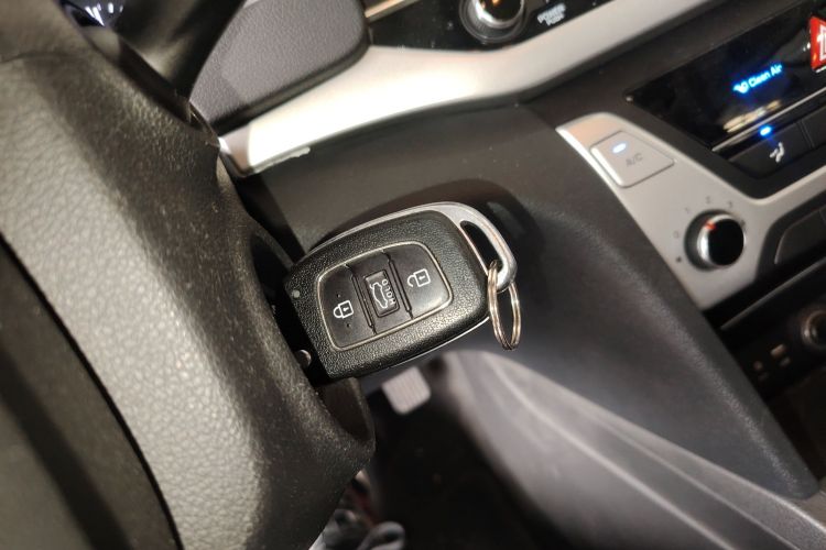 Used Hyundai Elantra (6th Generation / Lingdong) 2016 1.6L Automatic ZhiXuan – Elite Version Interior 1