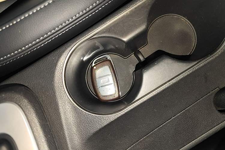 Used Hyundai Elantra (6th Generation / Lingdong) 2016 1.6L Automatic ZhiXuan – Elite Version Interior 1
