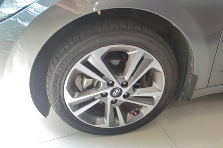 Used Hyundai Elantra (6th Generation / Lingdong) 2016 1.6L Automatic ZhiXuan – Elite Version Left Front Wheel Hub