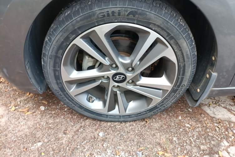 Used Hyundai Elantra (6th Generation / Lingdong) 2016 1.6L Automatic ZhiXuan – Elite Version Left Front Wheel Hub