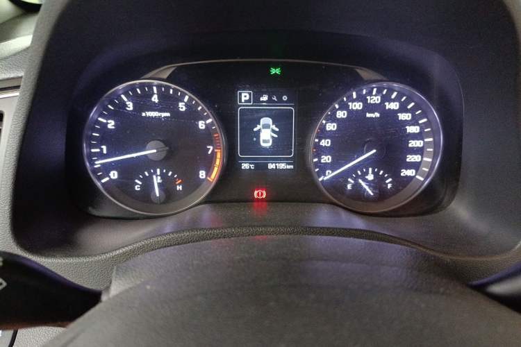 Used Hyundai Elantra (6th Generation / Lingdong) 2016 1.6L Automatic ZhiXuan – Elite Version Odometer Close Up