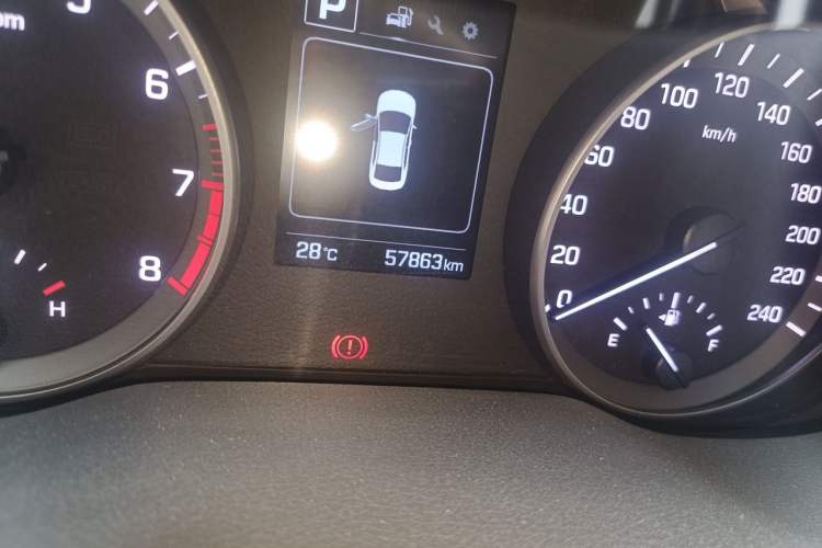 Used Hyundai Elantra (6th Generation / Lingdong) 2016 1.6L Automatic ZhiXuan – Elite Version Odometer Close Up
