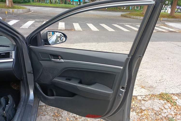Used Hyundai Elantra (6th Generation / Lingdong) 2016 1.6L Automatic ZhiXuan – Elite Version Right Front Door Interior