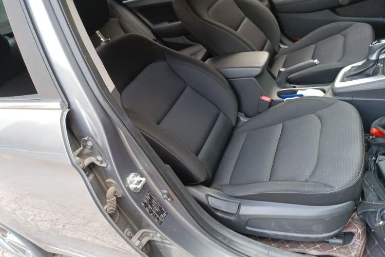 Used Hyundai Elantra (6th Generation / Lingdong) 2016 1.6L Automatic ZhiXuan – Elite Version Right Front Seat