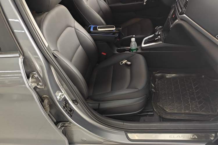 Used Hyundai Elantra (6th Generation / Lingdong) 2016 1.6L Automatic ZhiXuan · Luxury Version Right Front Seat