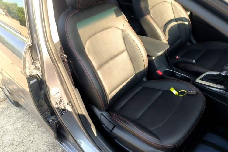Used Hyundai Elantra (6th Generation / Lingdong) 2016 1.6L Automatic ZhiXuan – Elite Version Right Front Seat