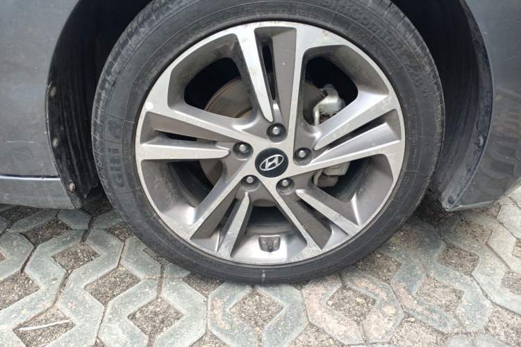 Used Hyundai Elantra (6th Generation / Lingdong) 2016 1.6L Automatic ZhiXuan – Elite Version Right Front Wheel Hub
