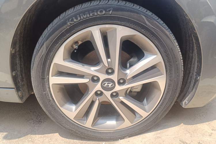 Used Hyundai Elantra (6th Generation / Lingdong) 2016 1.6L Automatic ZhiXuan – Elite Version Right Front Wheel Hub
